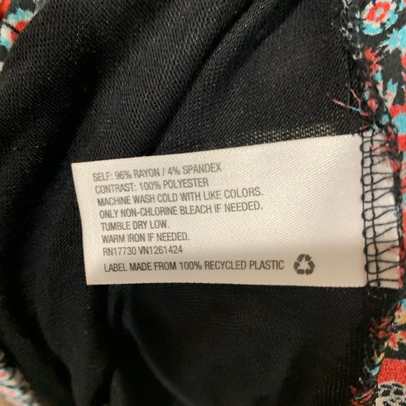 Xharalation top sz M like new - Picture 7 of 7